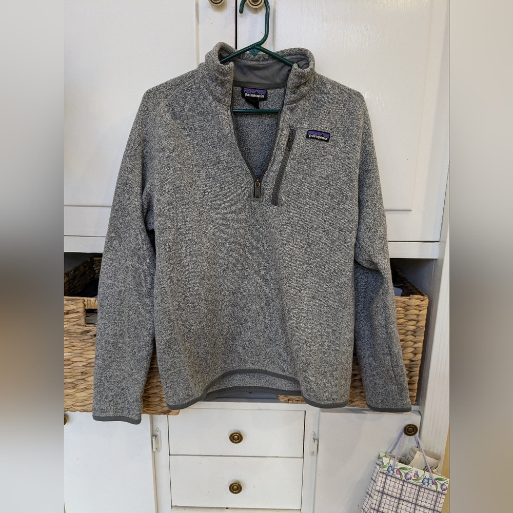 Women's Patagonia pullover size medium